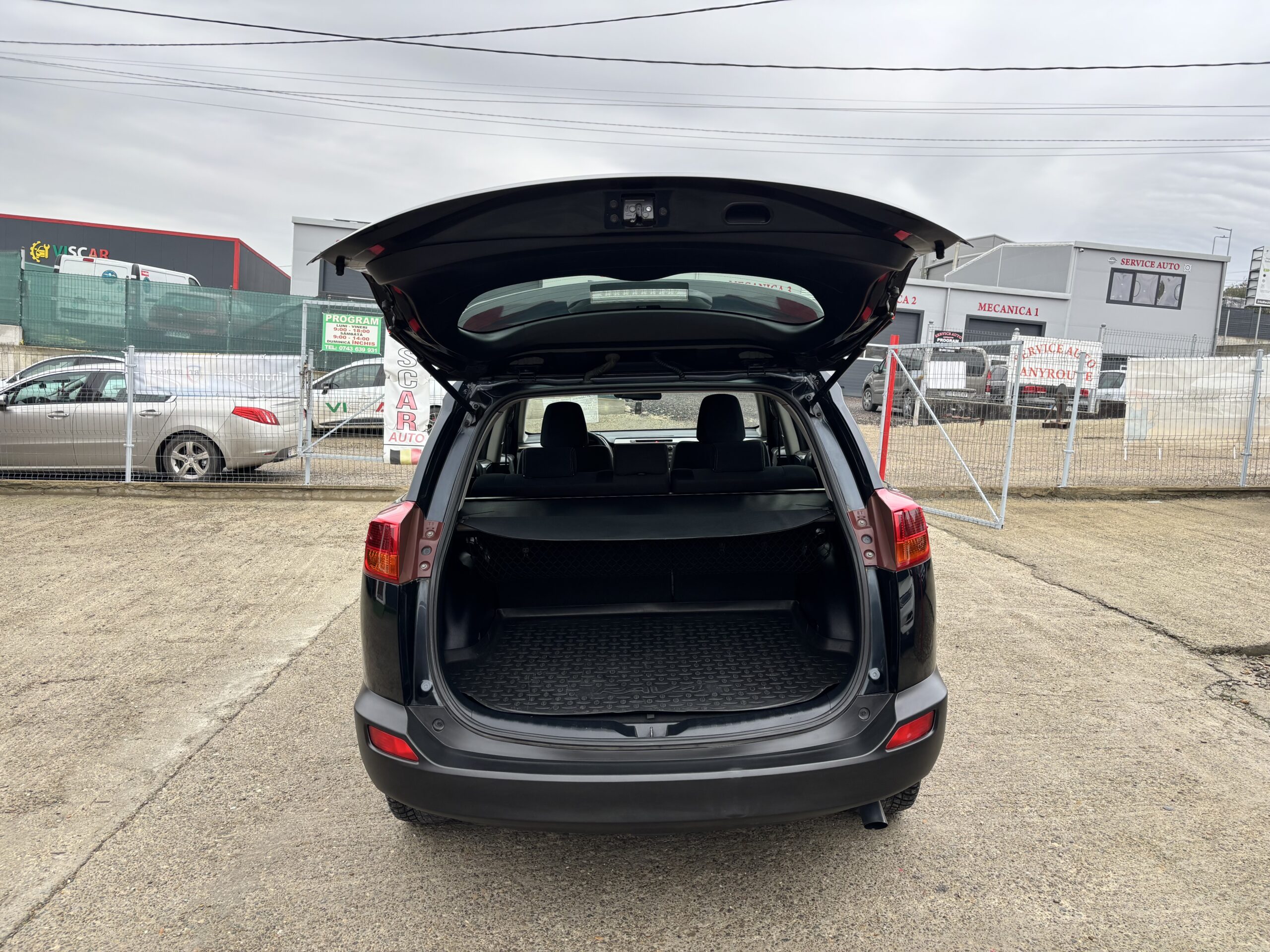 
								Toyota Rav4 full									