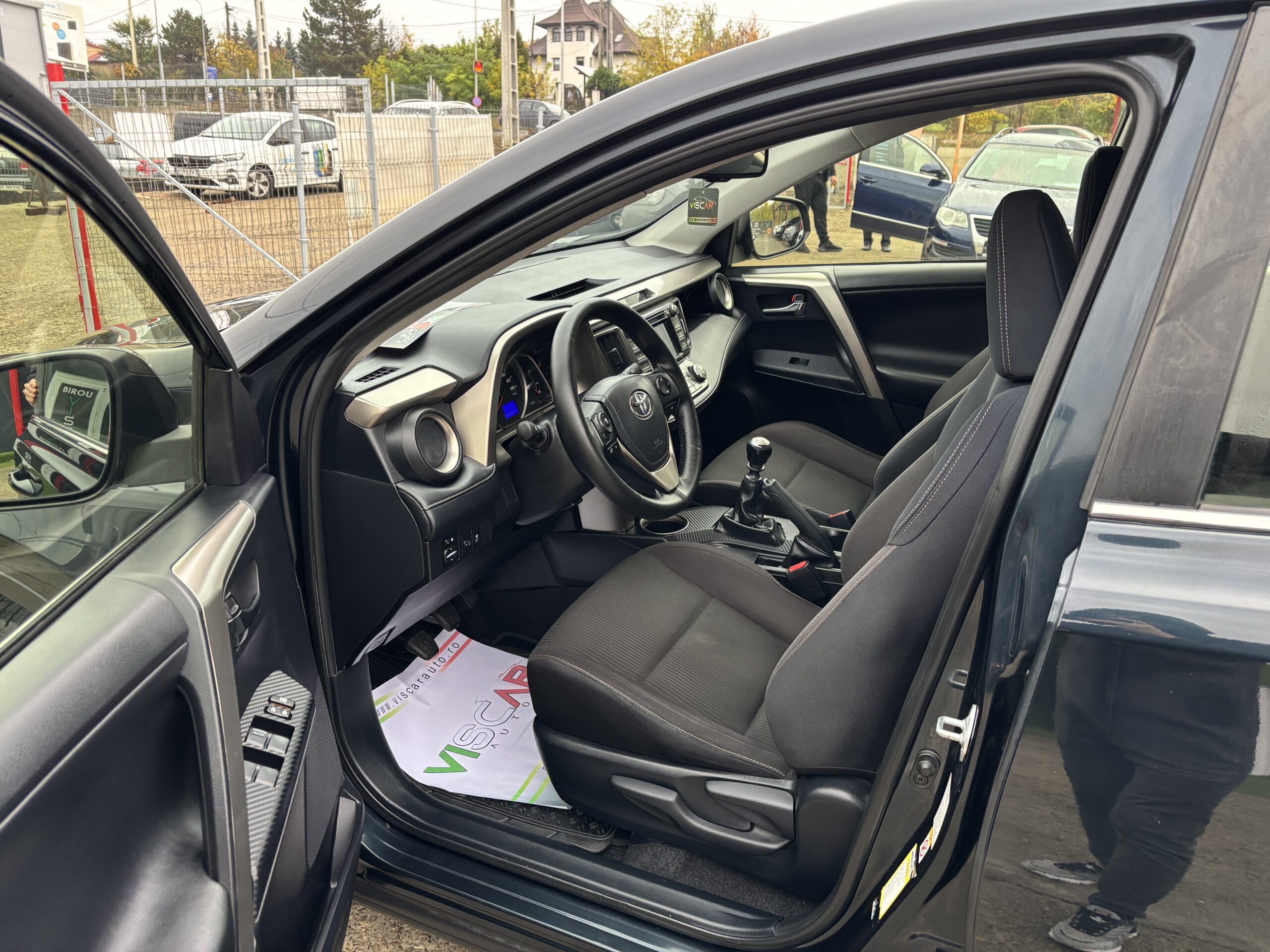 
								Toyota Rav4 full									