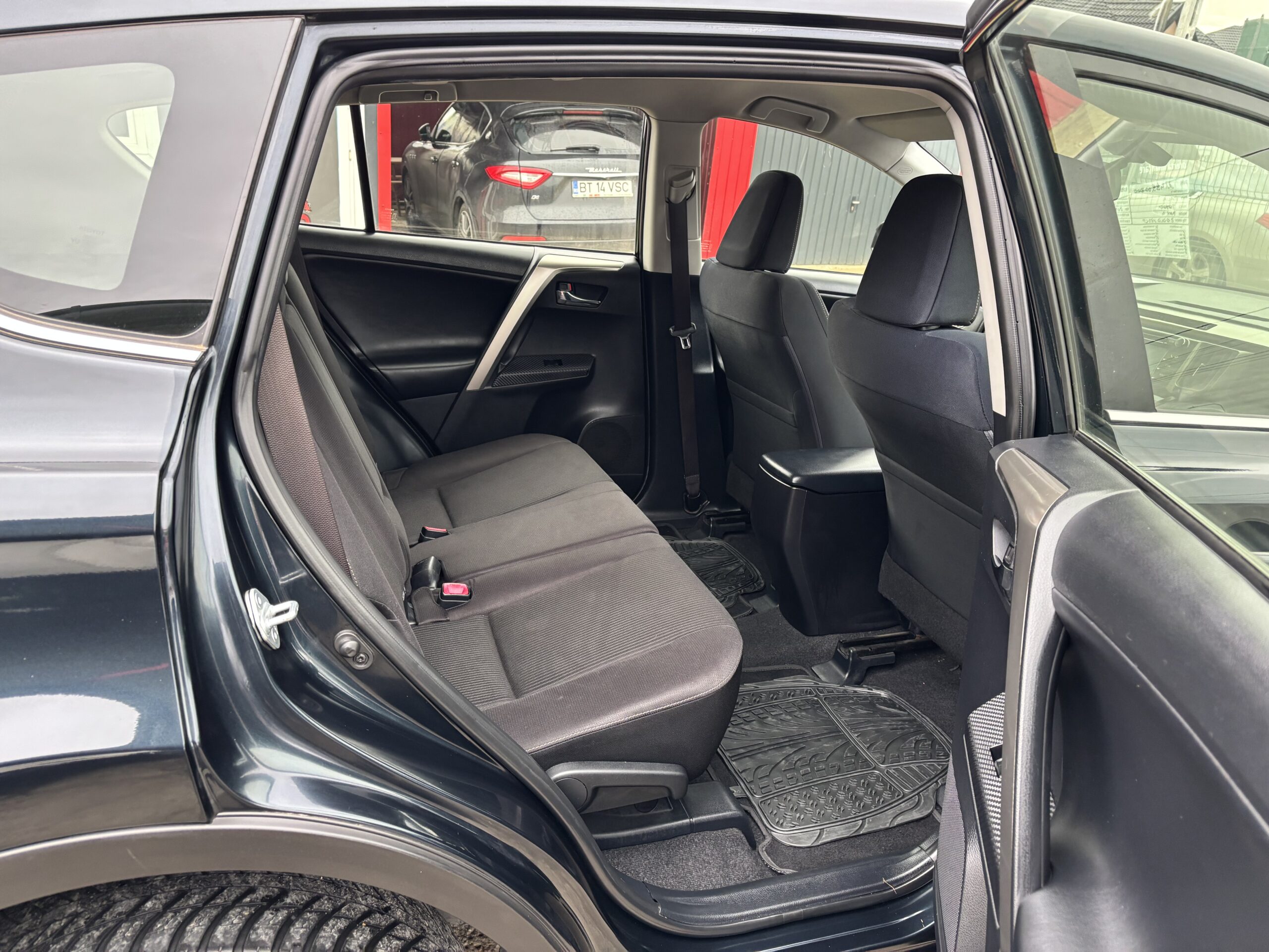 
								Toyota Rav4 full									