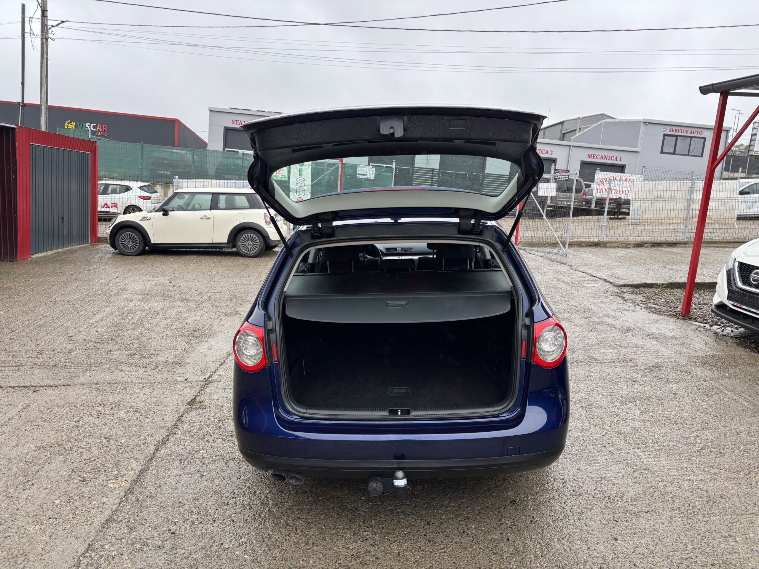 
								Volkswagen Passat full									