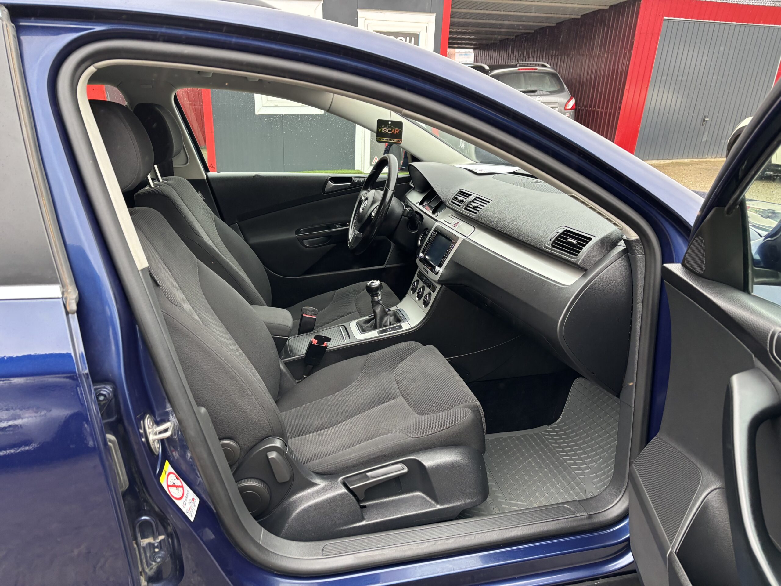 
								Volkswagen Passat full									