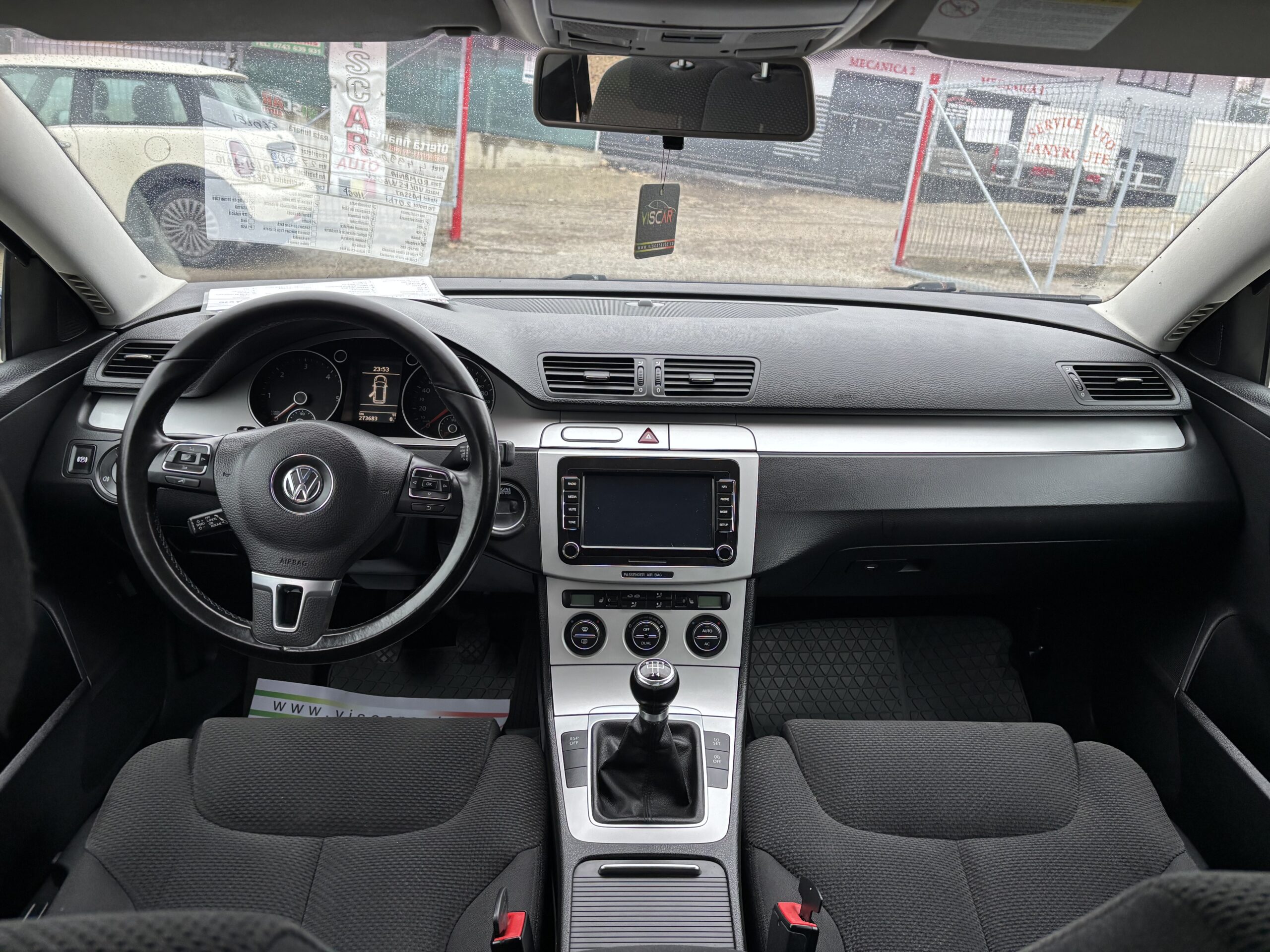 
								Volkswagen Passat full									