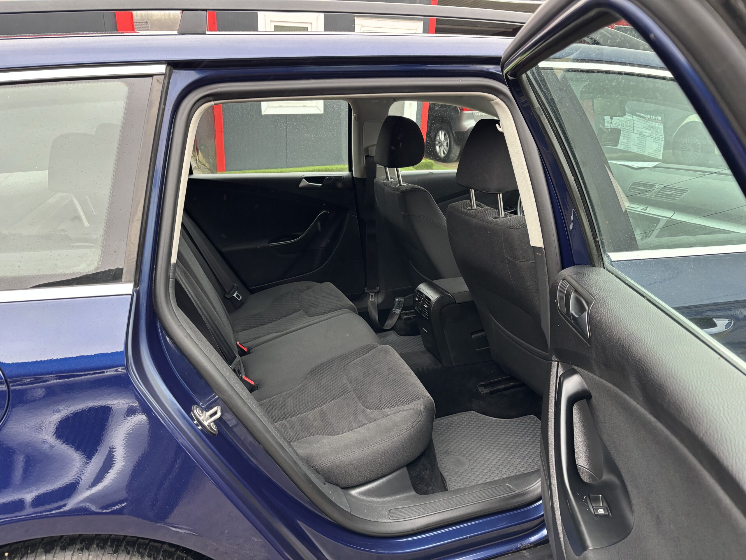 
								Volkswagen Passat full									