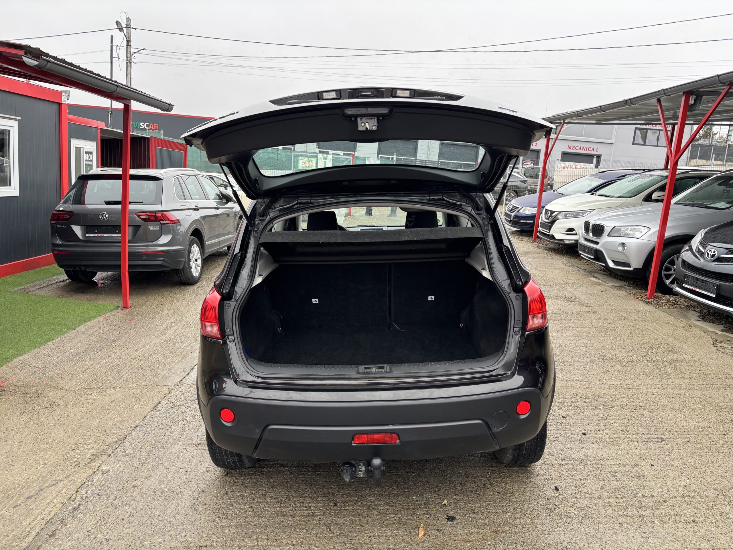
								Nissan Qashqai full									