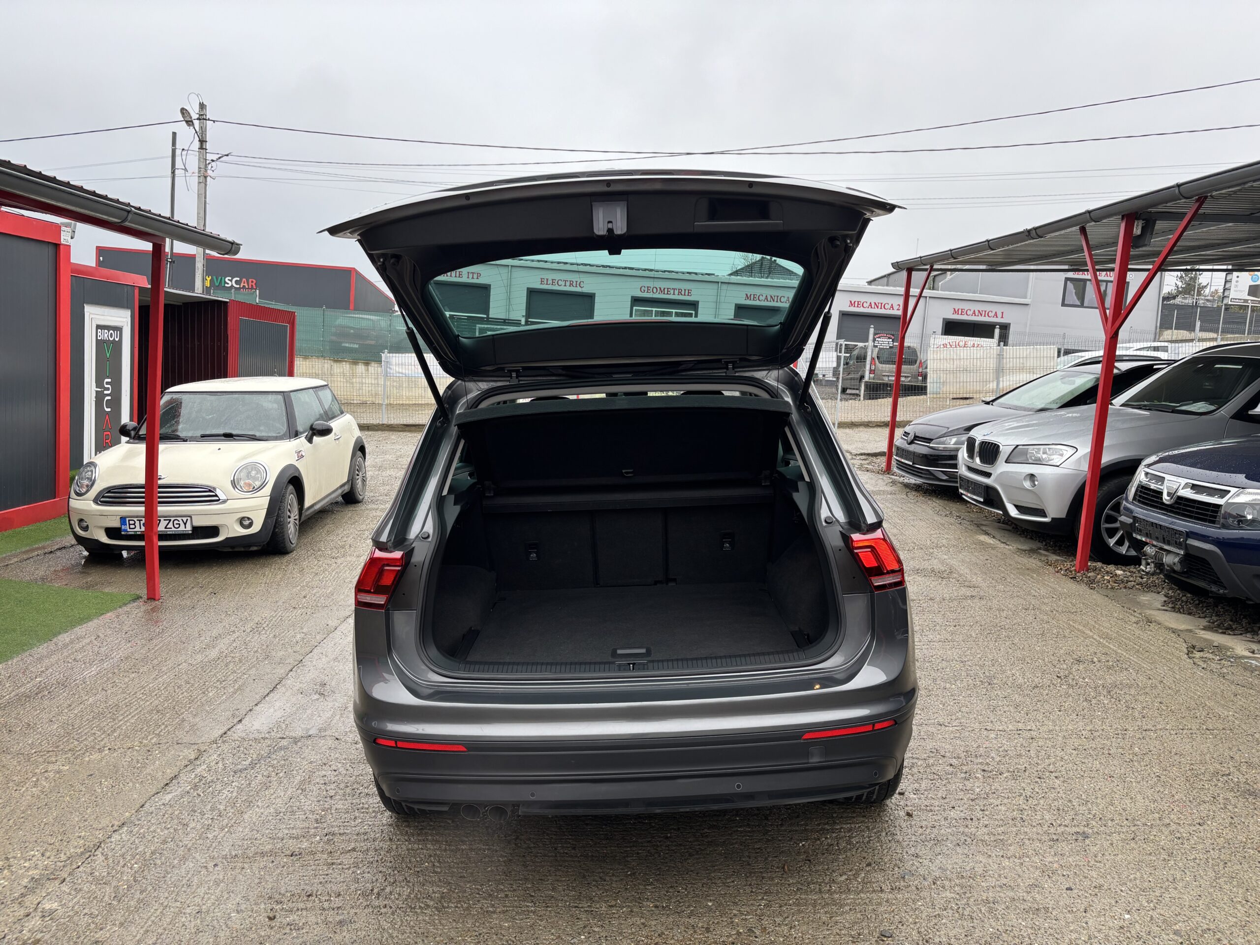 
								Volkswagen Tiguan full									