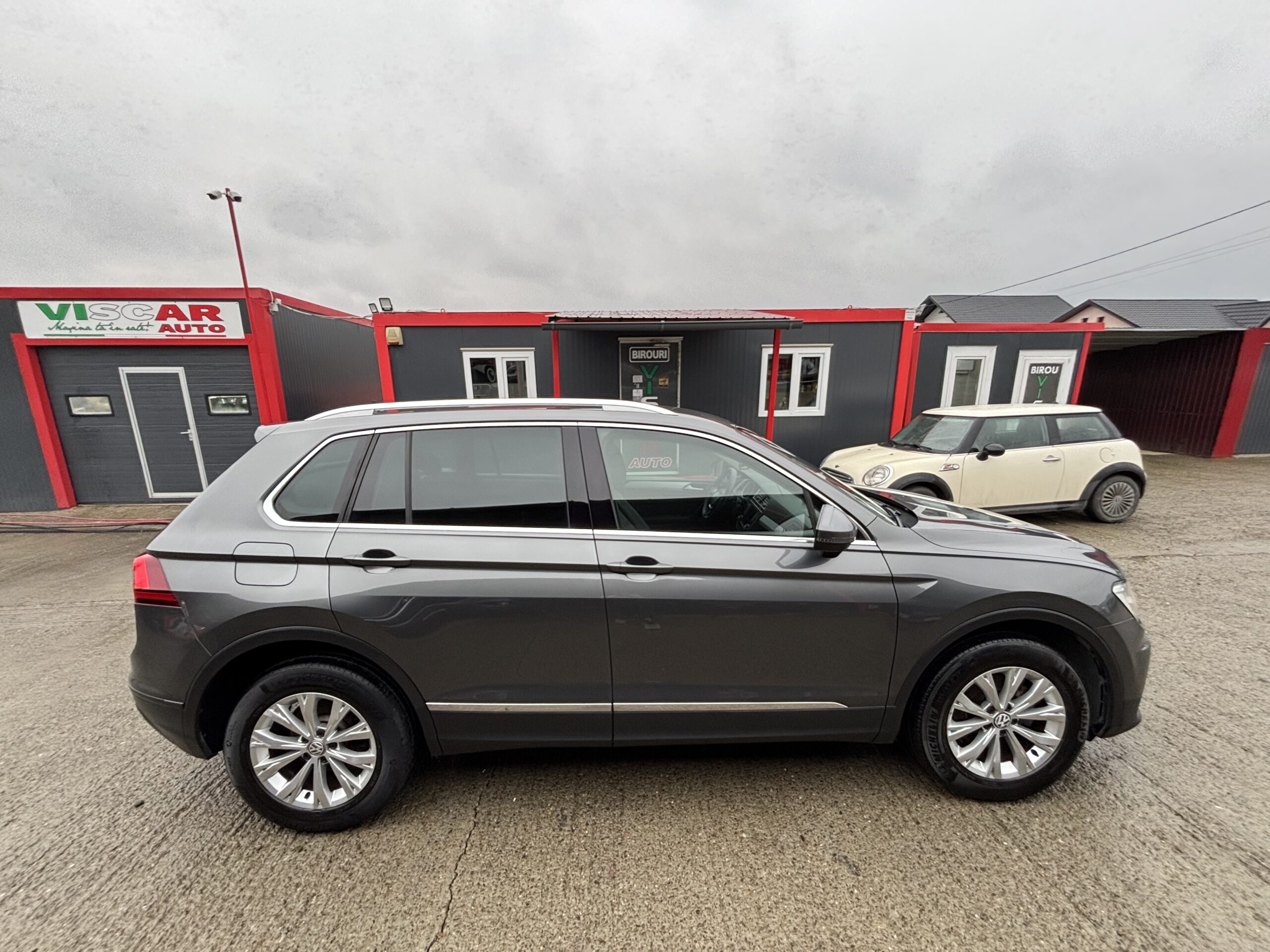 
								Volkswagen Tiguan full									