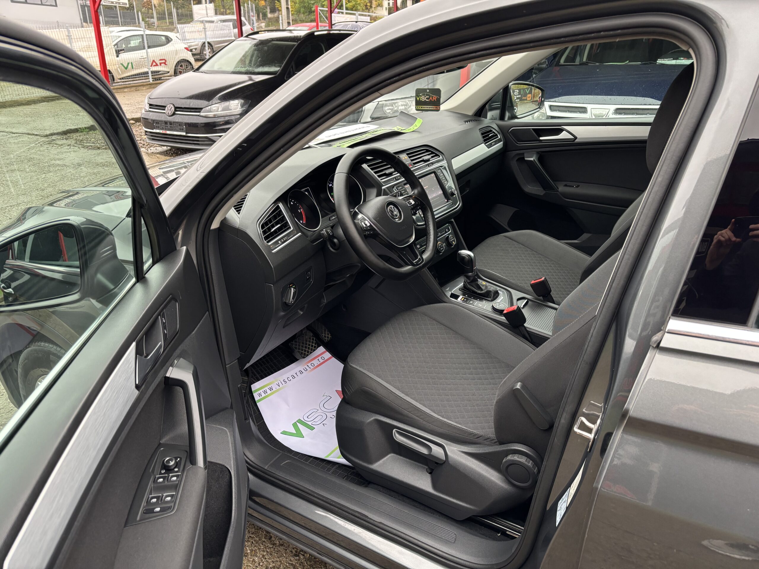 
								Volkswagen Tiguan full									