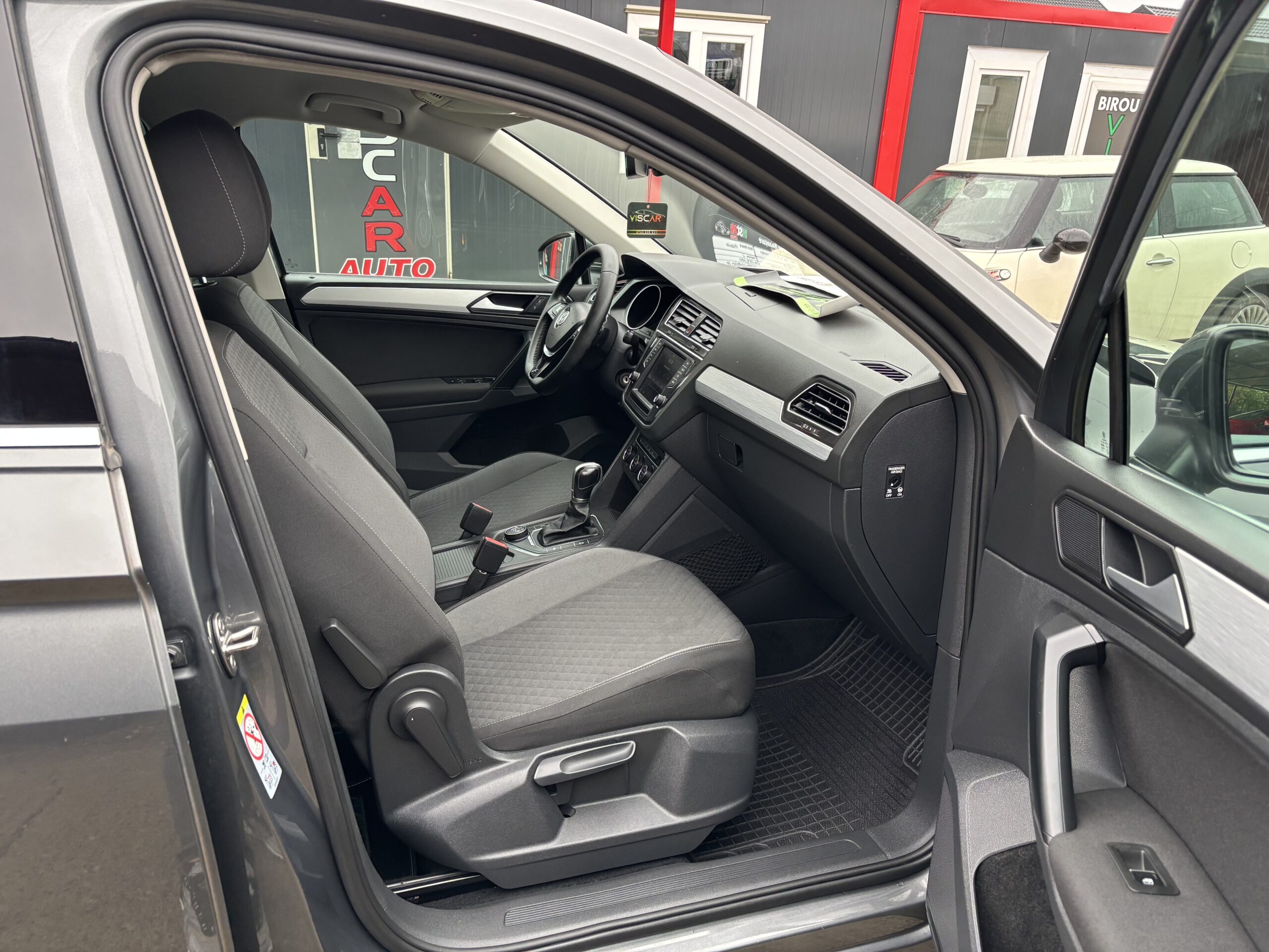
								Volkswagen Tiguan full									