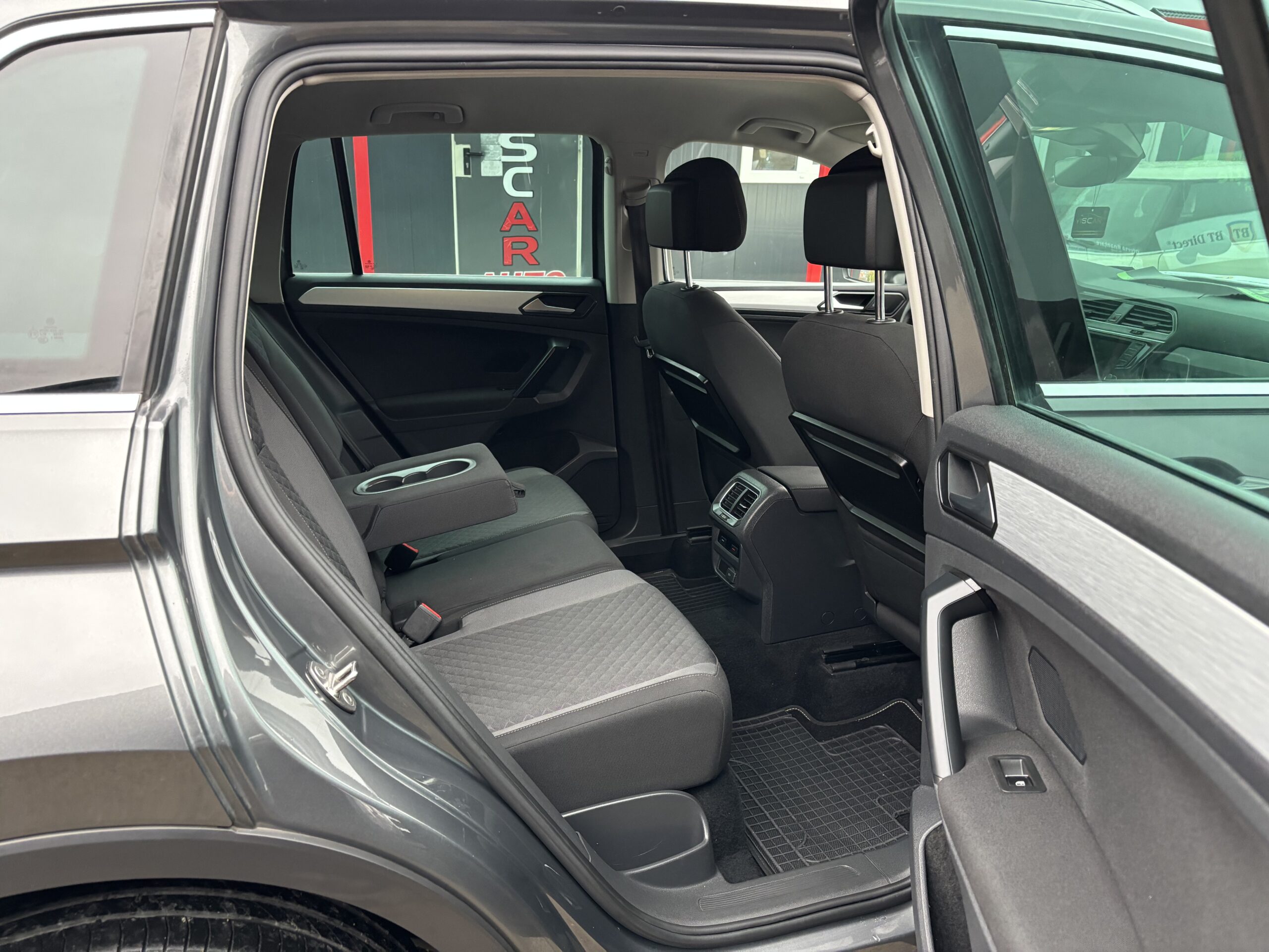 
								Volkswagen Tiguan full									