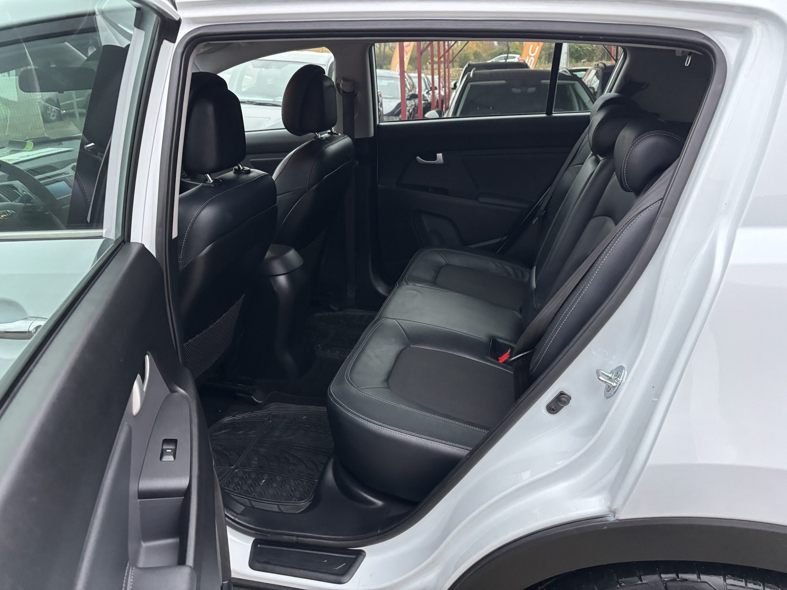 
								Kia Sportage full									