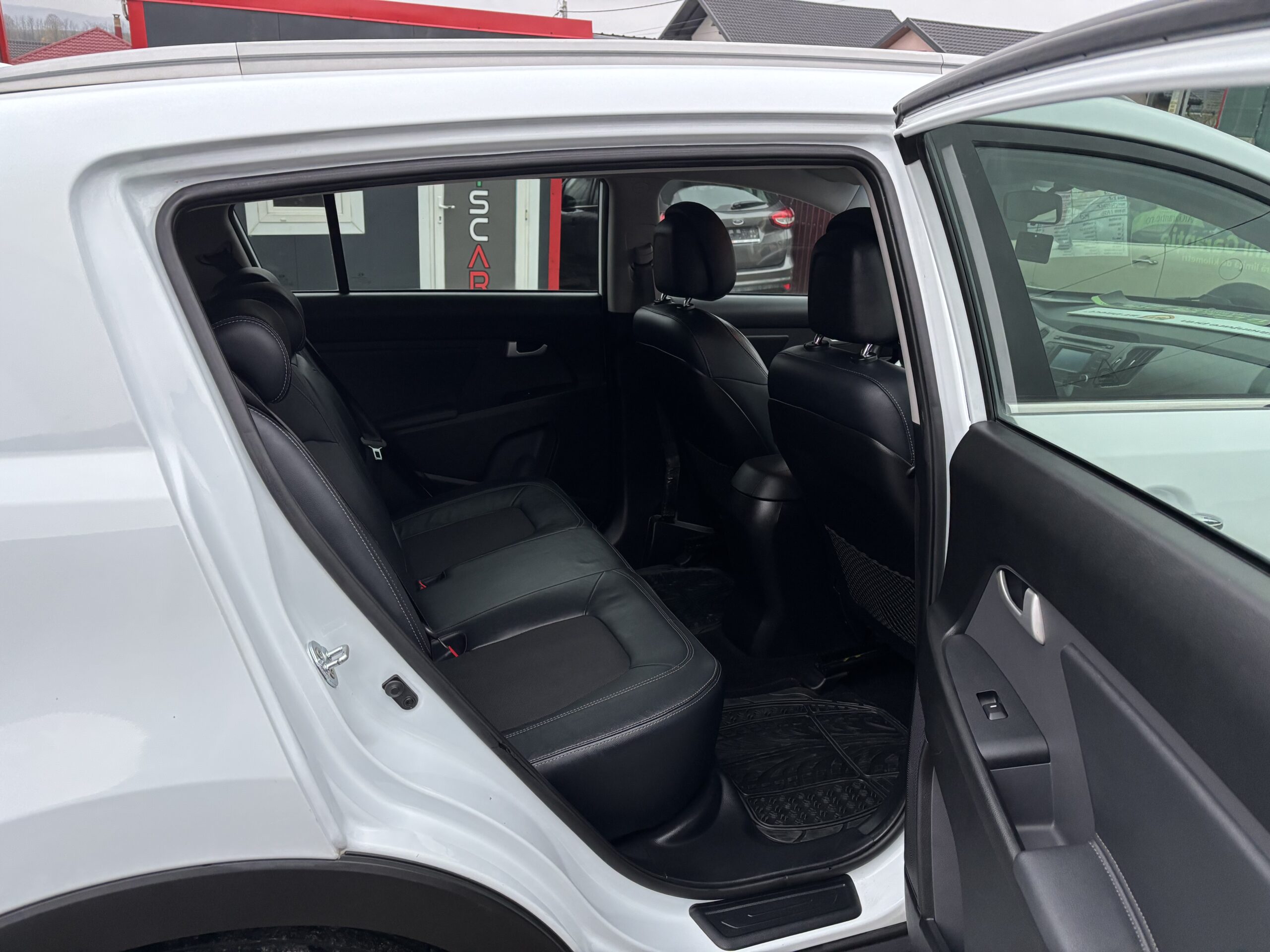 
								Kia Sportage full									